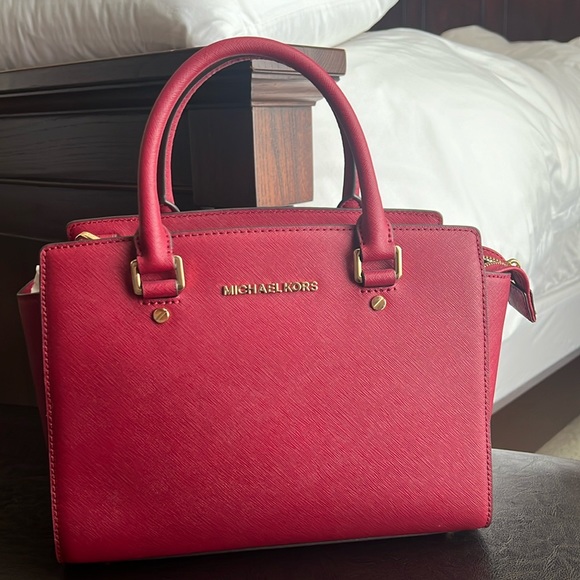 Michael Kors Classic Handbag in Red/Maroon (Like new) - Picture 1 of 9
